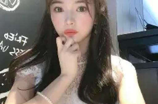 半个港圈大佬齐聚婚礼！成龙洪金宝同框，谭咏麟硬刚八卦吃瓜网友